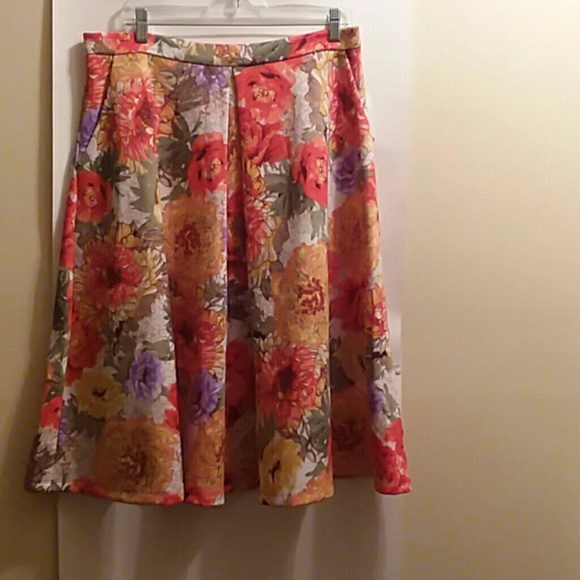 JULIAN TAYLOR TWO-PIECE TOP AND SKIRT SET, SIZE 16 - Picture 3 of 6